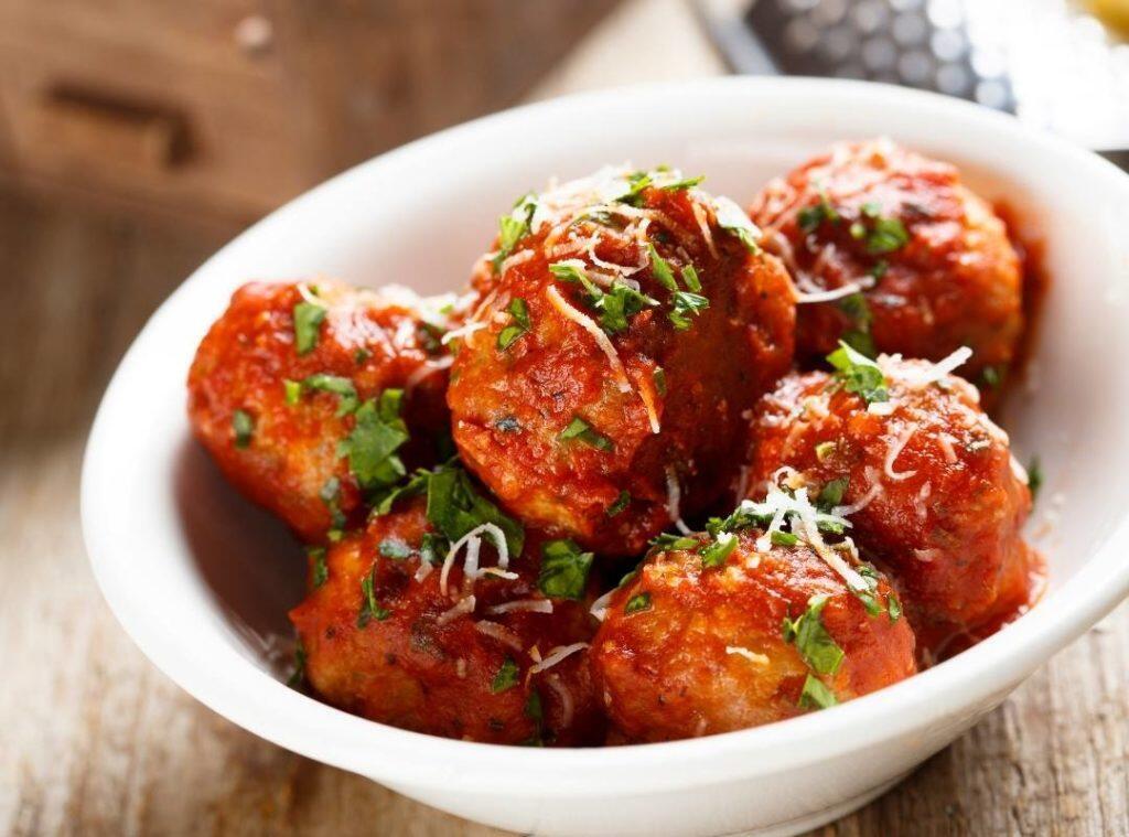 meatballs in red sauce