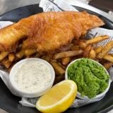 Fish_and_chips_at_restaurant_London