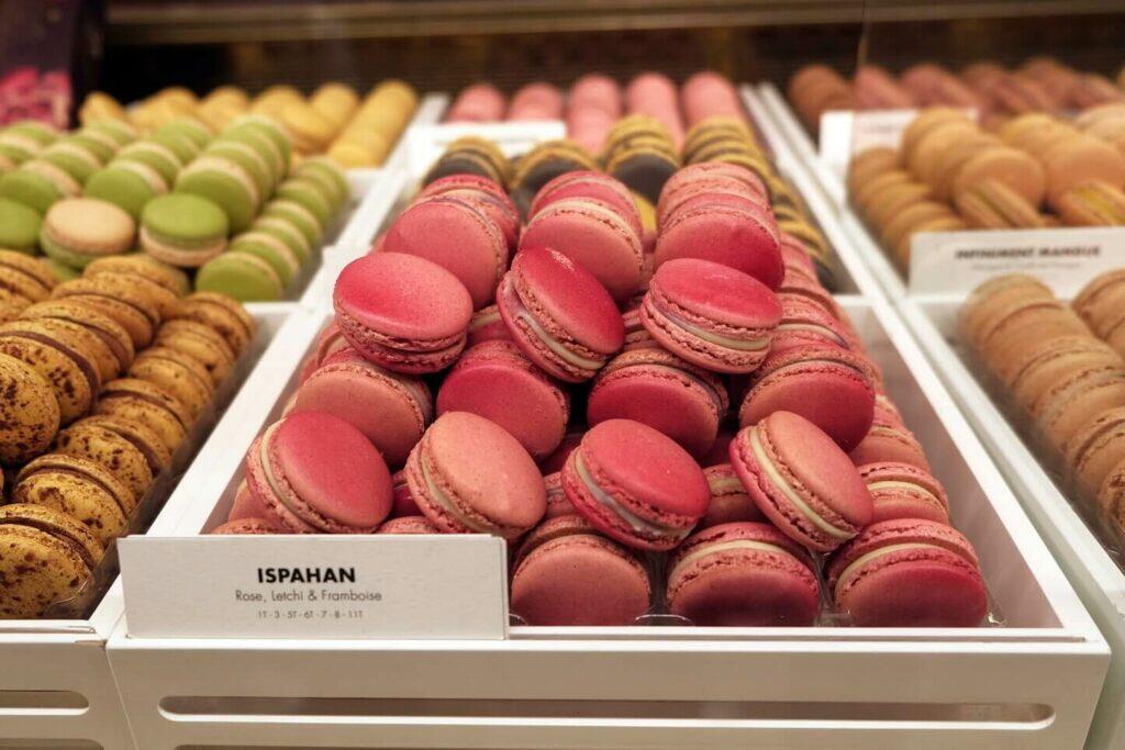 Paris-Montmartre-Food-Tour-pierre-herme-macaron