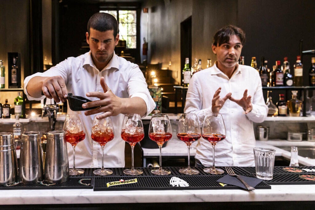 rome-cocktail-making-negroni