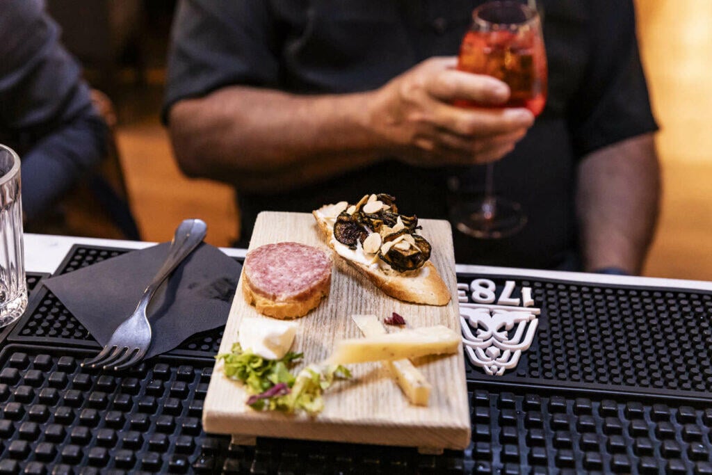 Italian-wine-cheese-bar-food-tour