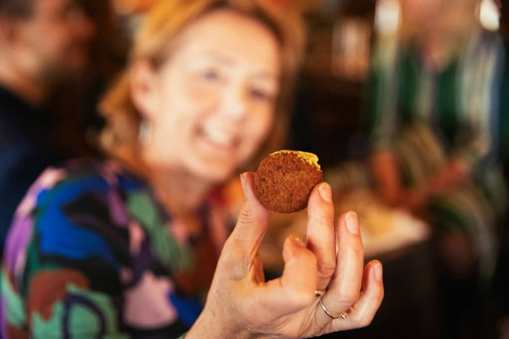 Amsterdam-De-Pijp-bitterballen-cafe-oosterling