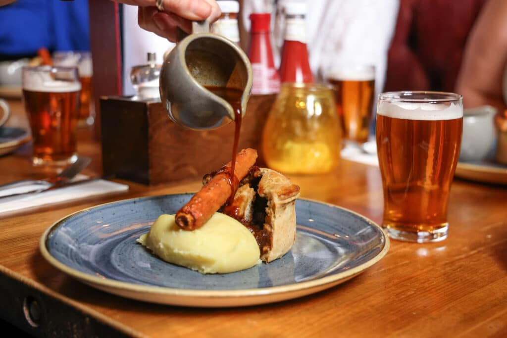 City-of-London-Food-Tour-pub-steak-ale-pie-beer-cask-ale