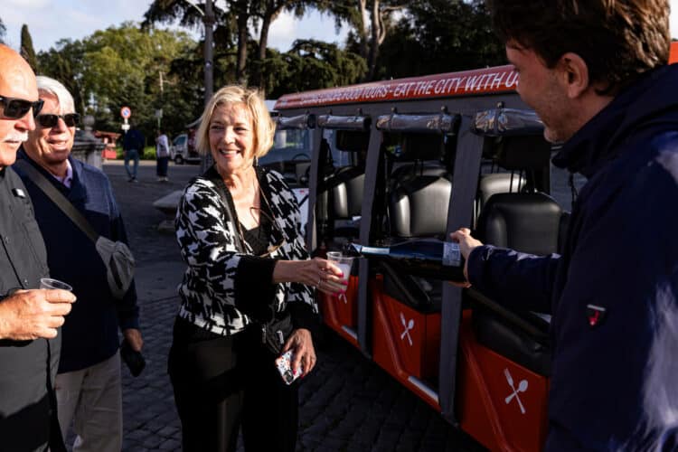 Late Night in Rome: VIP Golf Cart Drinks & Bites Tour