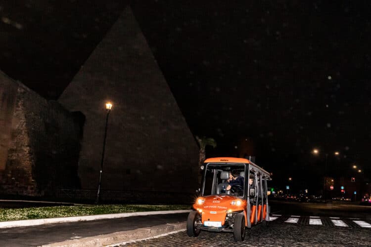 Late Night in Rome: VIP Golf Cart Drinks & Bites Tour