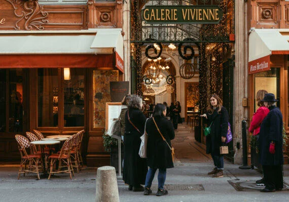 A Morning in Paris Food Tour: Croissants, Baguettes & Chocolate 