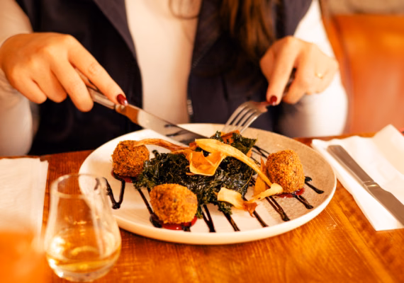 Eating Edinburgh: Old Town Food & Drinks Tour