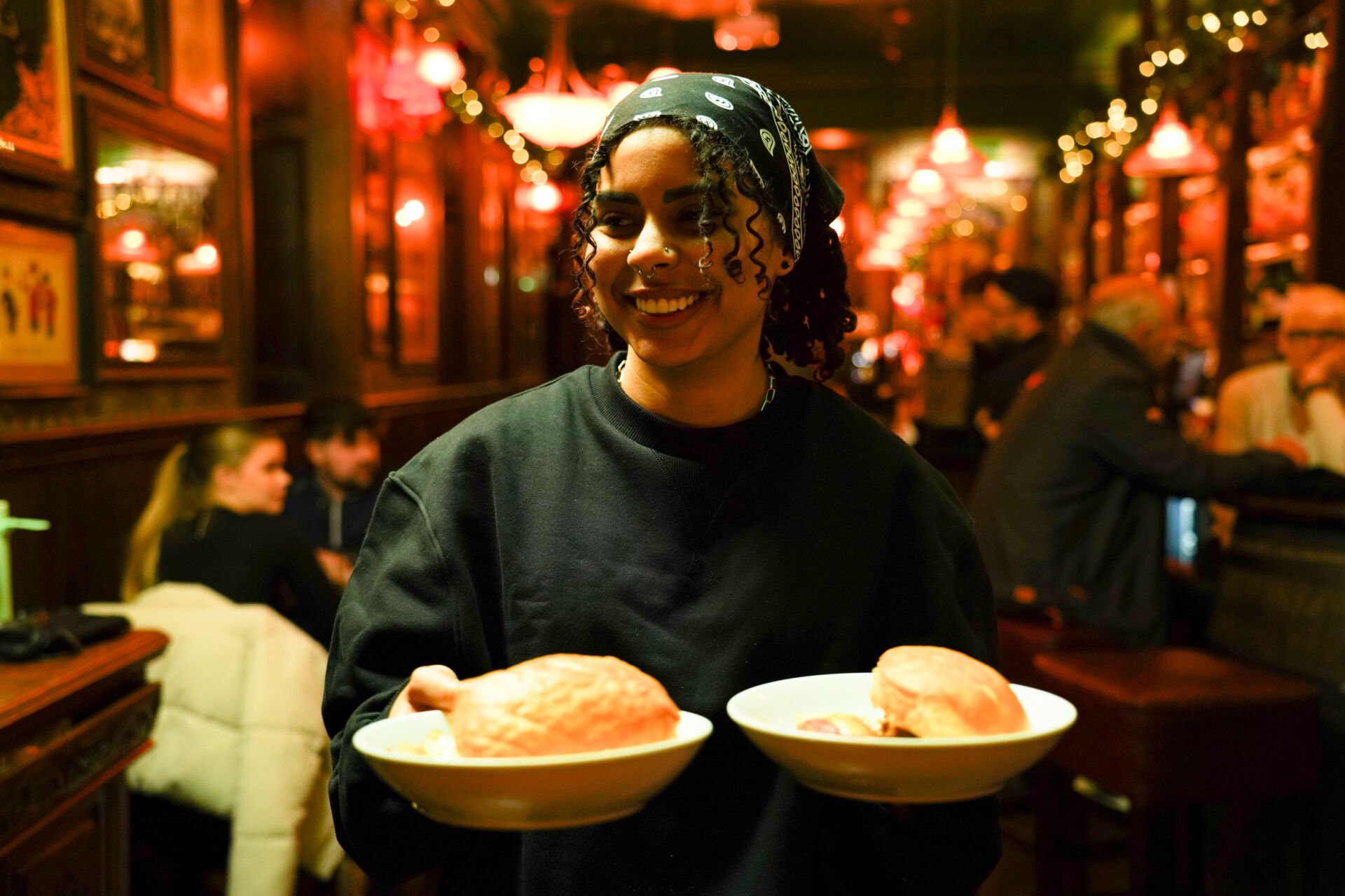 Edinburgh_private_food_tour_server_pie_pub