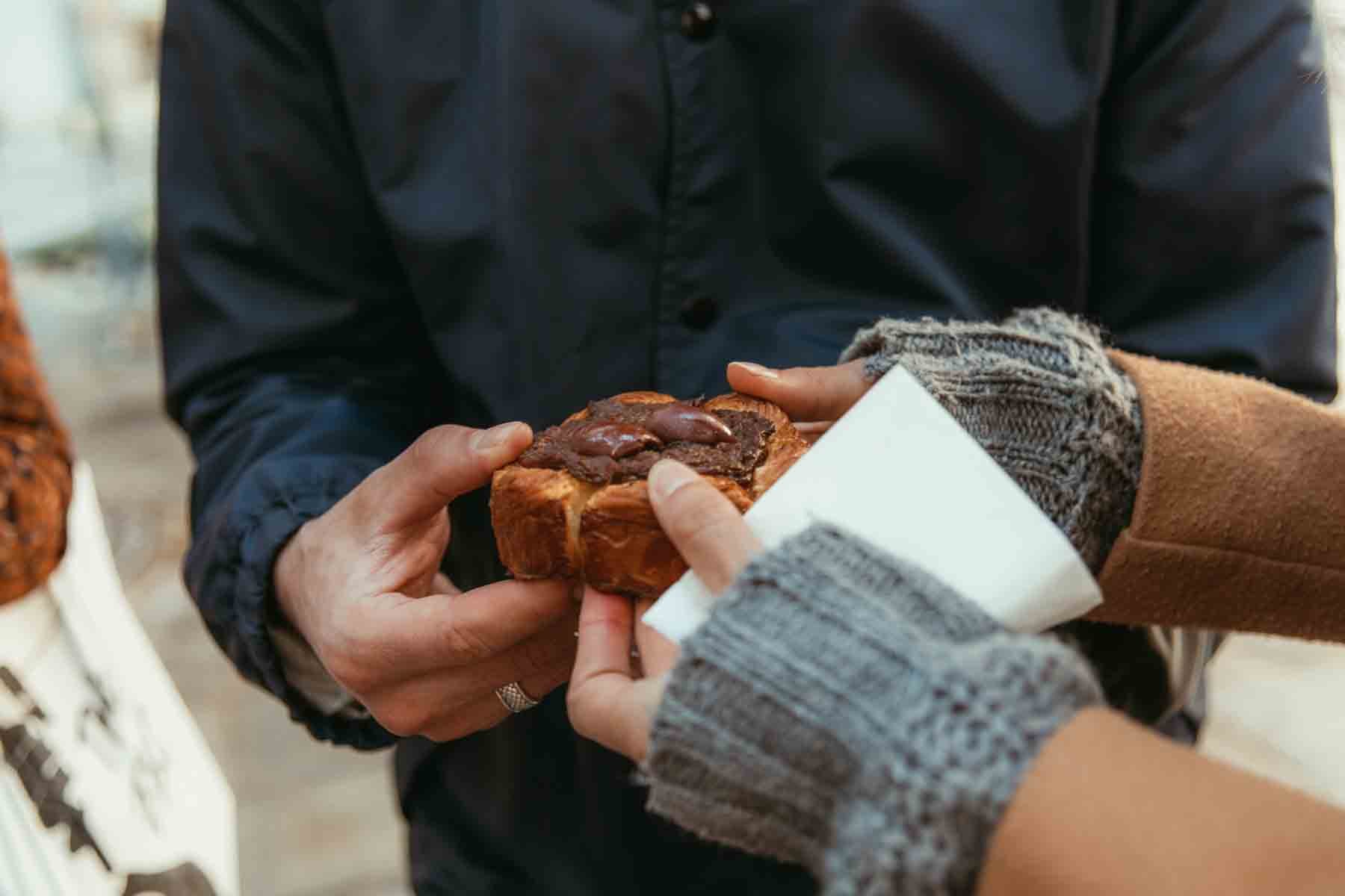 group_sharing_pastries_brigat_paris