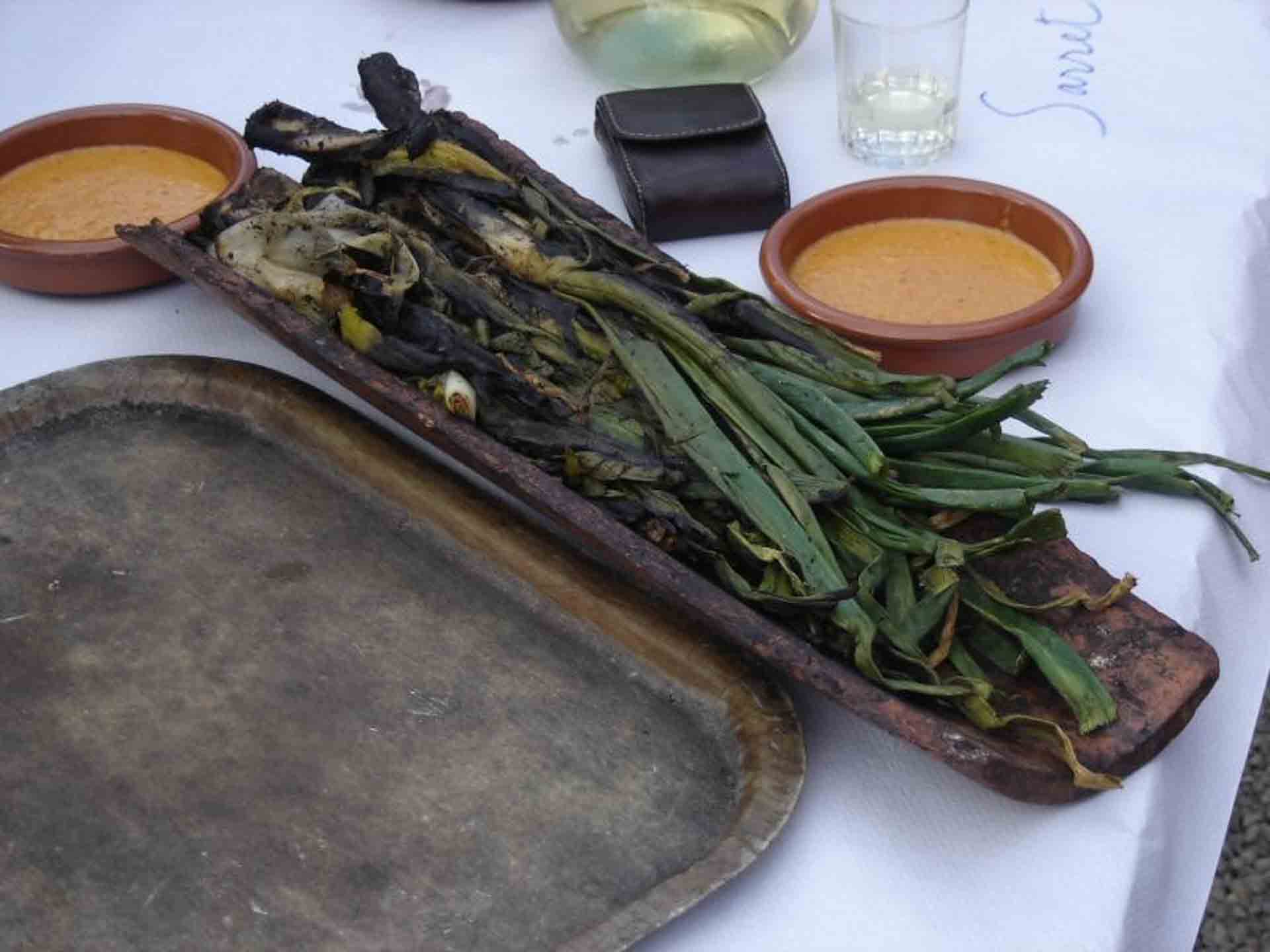 Calçots_with_Romesco Sauce_Barcelona_food