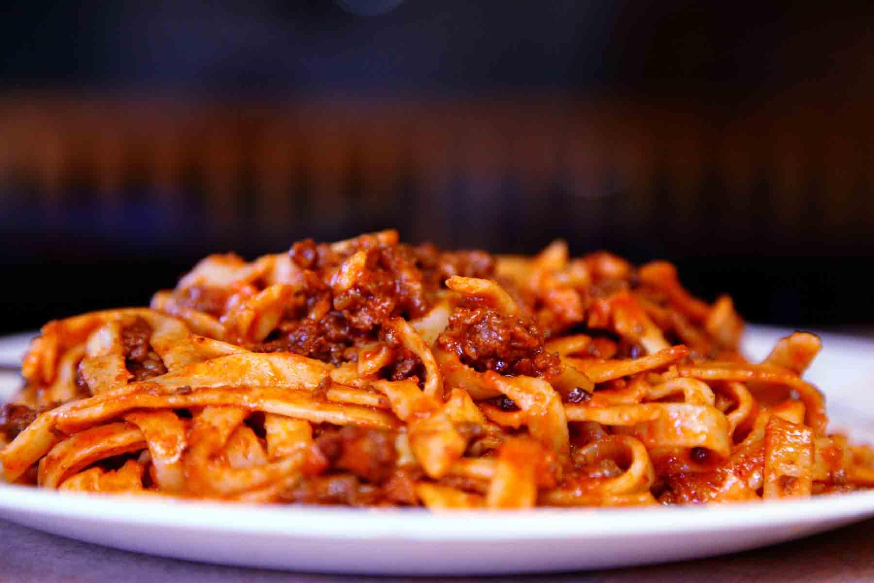 plate_of_bolognese_tagliatelle