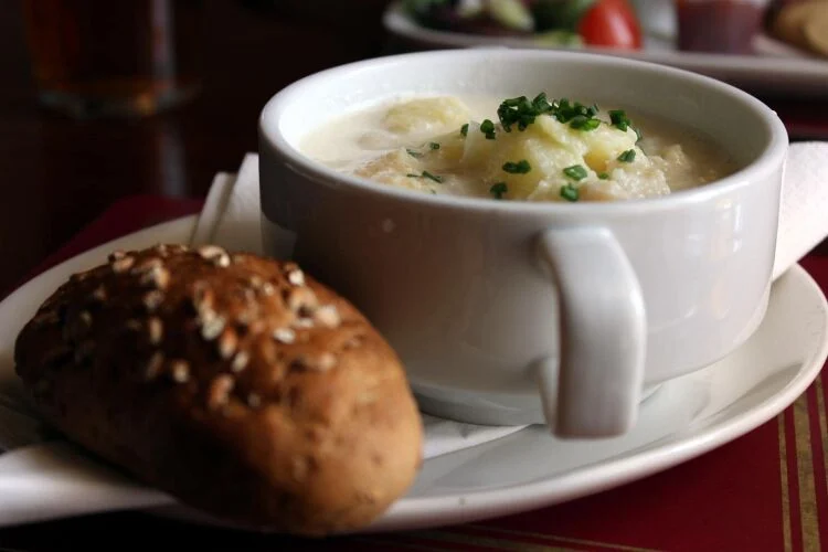 Eating Edinburgh: Old Town Food & Drinks Tour