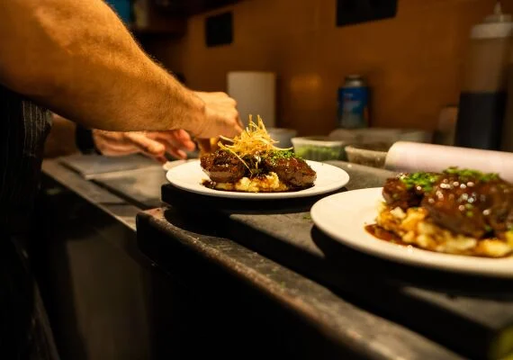 Barcelona Gothic Quarter VIP Tapas & Wine Tour