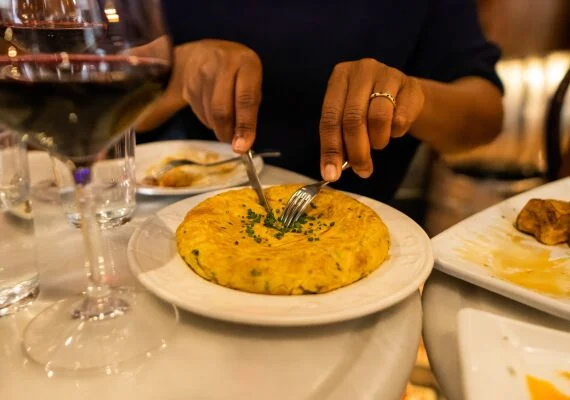 Barcelona Gothic Quarter VIP Tapas & Wine Tour