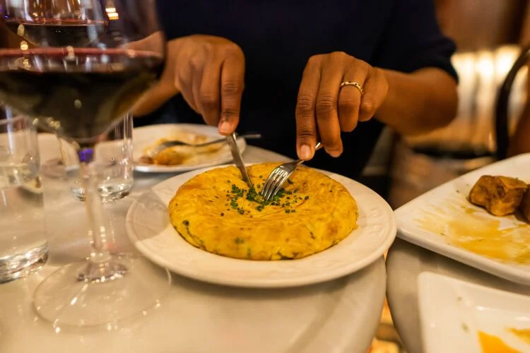 Barcelona Gothic Quarter VIP Tapas & Wine Tour