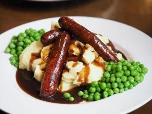 Gravy_with_bangers_and_mash_London