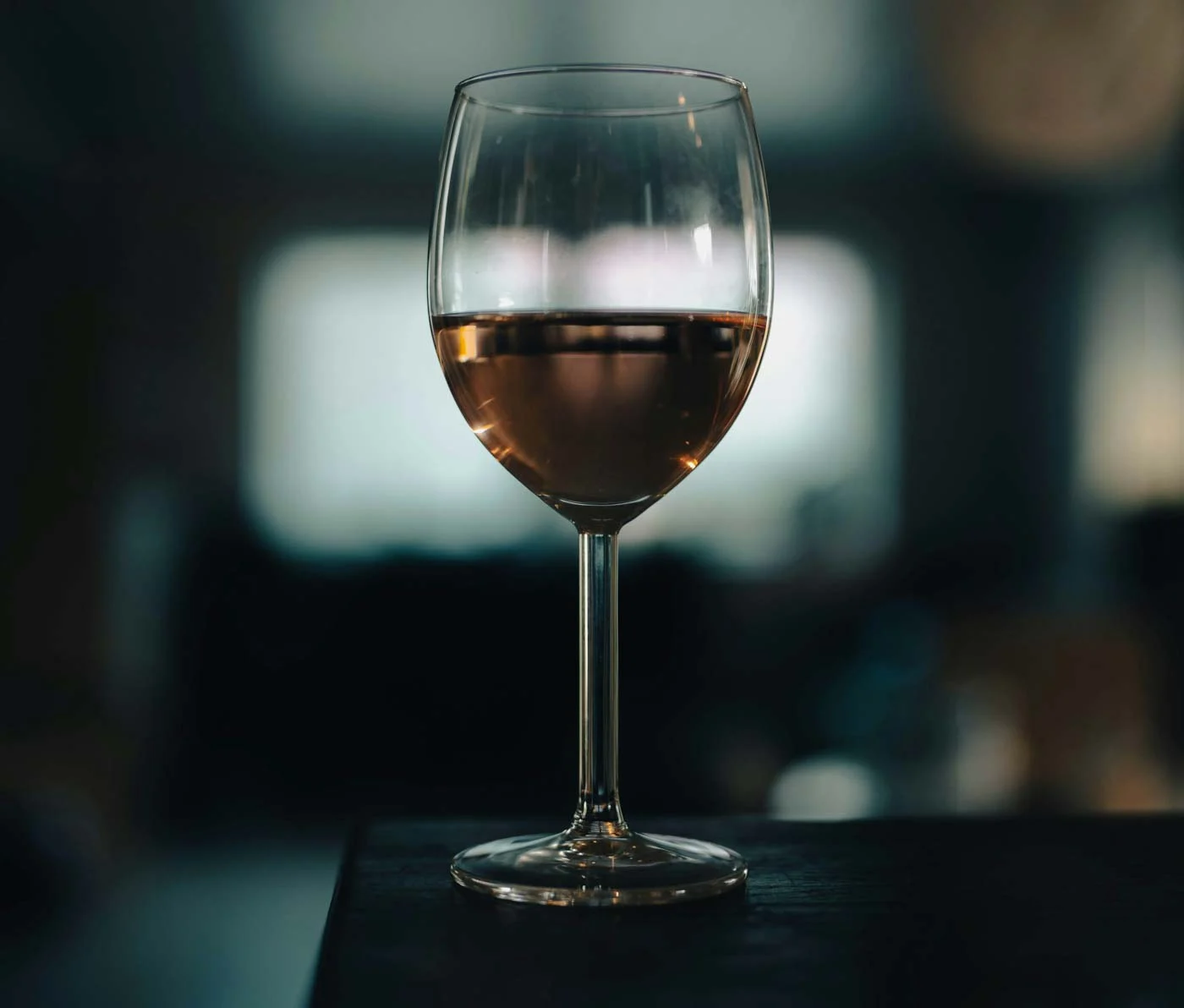 dark_photo_of_glass_of_orange_wine_seville