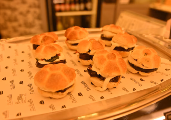 The Rome Breakfast Tour: Morning Bites by the Colosseum
