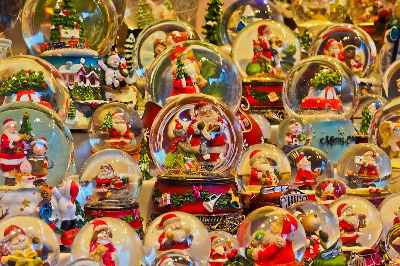 Snow_globes_Naples
